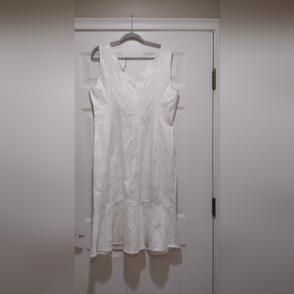 NWT EVA MENDES New York & Company  Sleeveless White Jacquard Dress - Size 16 - Picture 3 of 7
